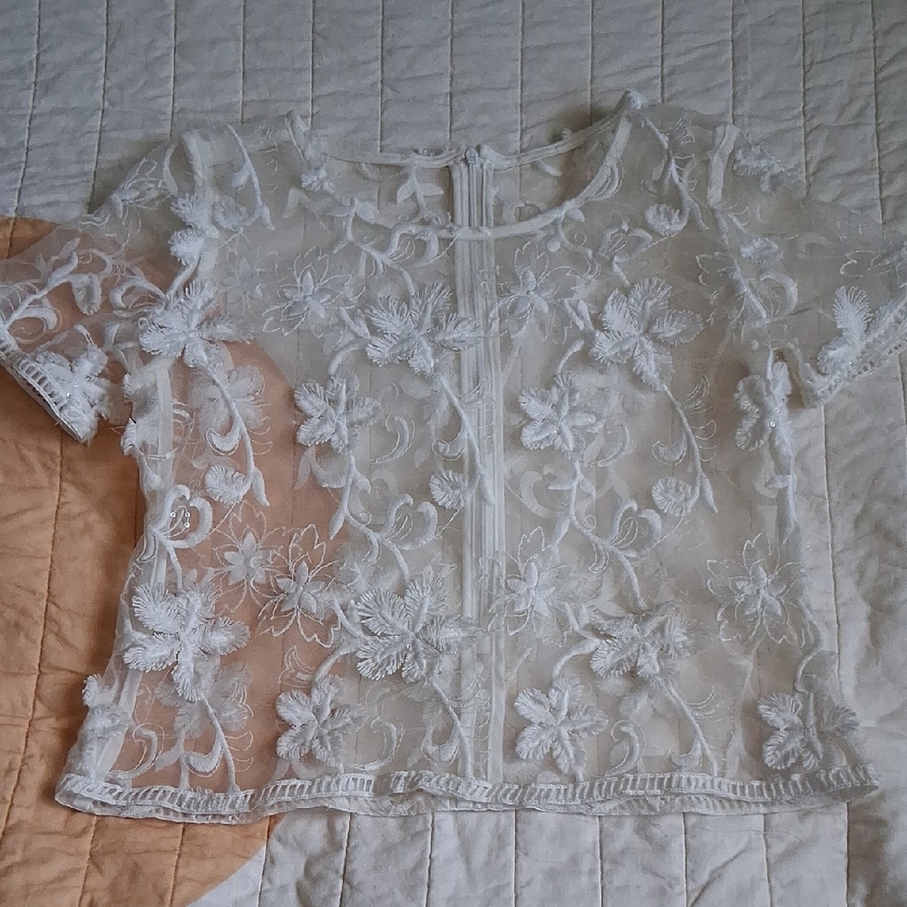 Elegant White Floral Lace Top